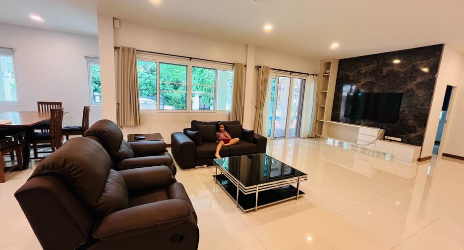 For rent 5 bedrooms house in Mueang Chiang Mai, Chiang Mai