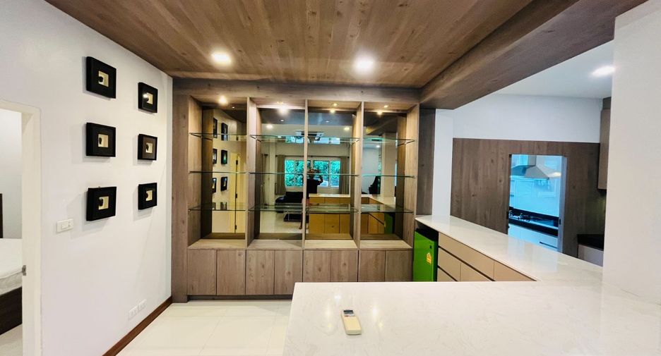 For rent 5 bedrooms house in Mueang Chiang Mai, Chiang Mai
