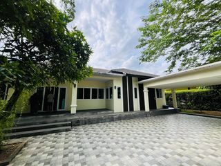 For rent 5 bedrooms house in Mueang Chiang Mai, Chiang Mai