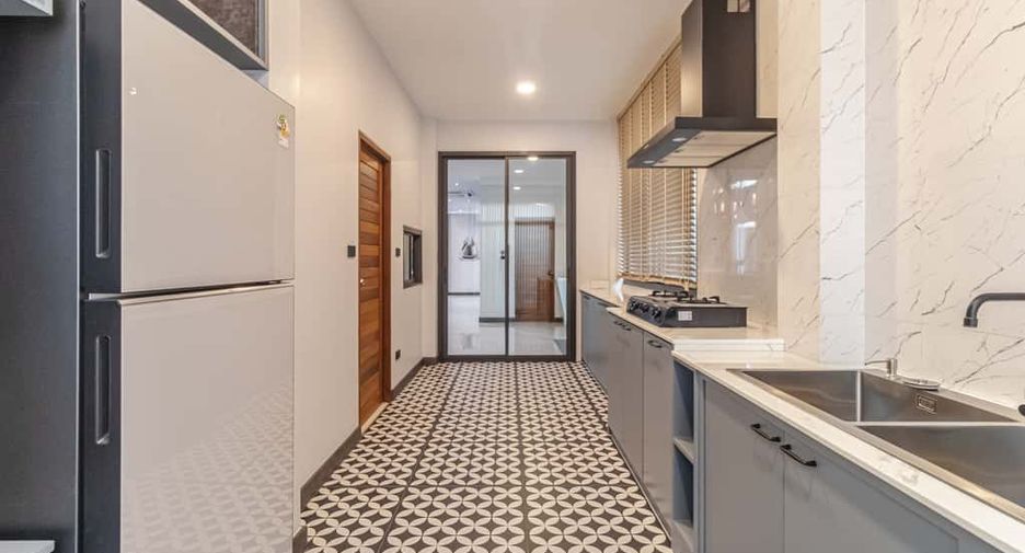 For rent and for sale 5 bedrooms house in San Sai, Chiang Mai