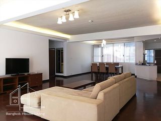 For rent 3 bedrooms condo in Khlong Toei, Bangkok