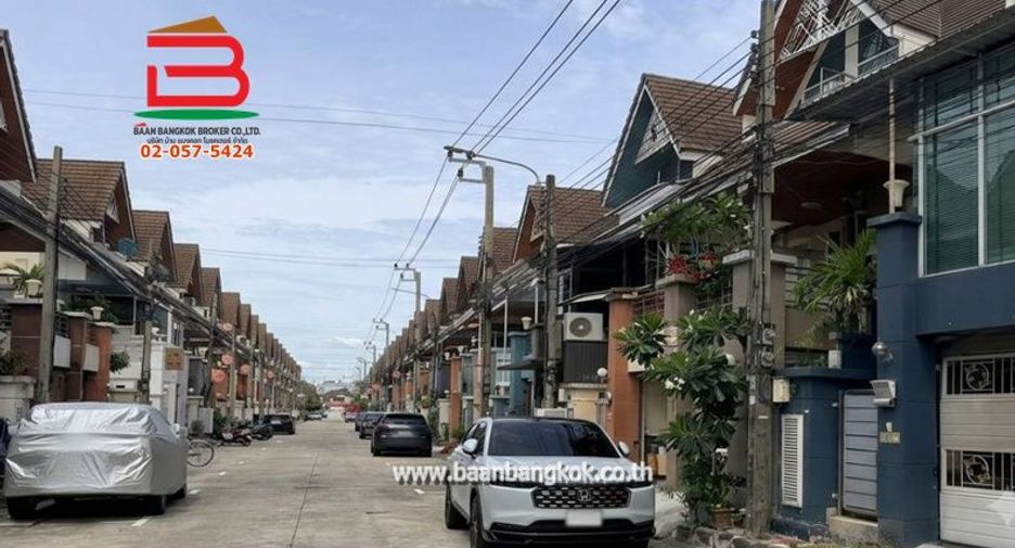 For sale 2 bedrooms townhouse in Wang Thonglang, Bangkok