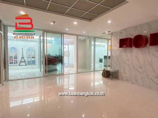 For sale 2 bedrooms townhouse in Wang Thonglang, Bangkok