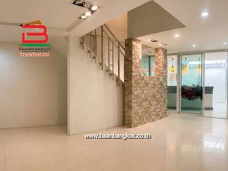For sale 2 bedrooms townhouse in Wang Thonglang, Bangkok