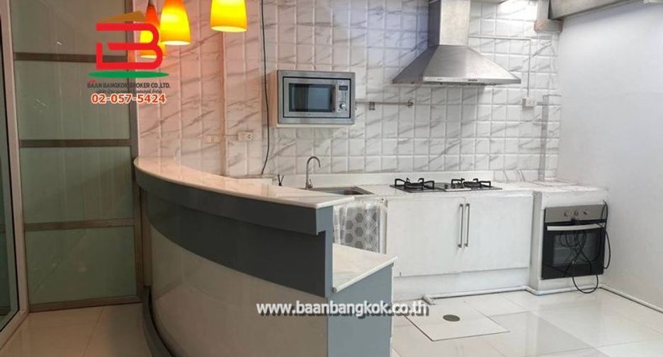 For sale 2 bedrooms townhouse in Wang Thonglang, Bangkok