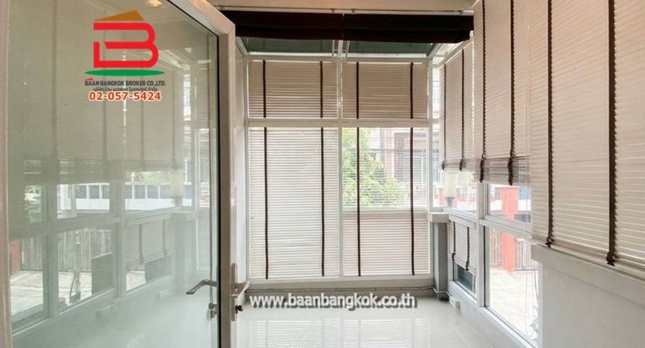 For sale 2 bedrooms townhouse in Wang Thonglang, Bangkok