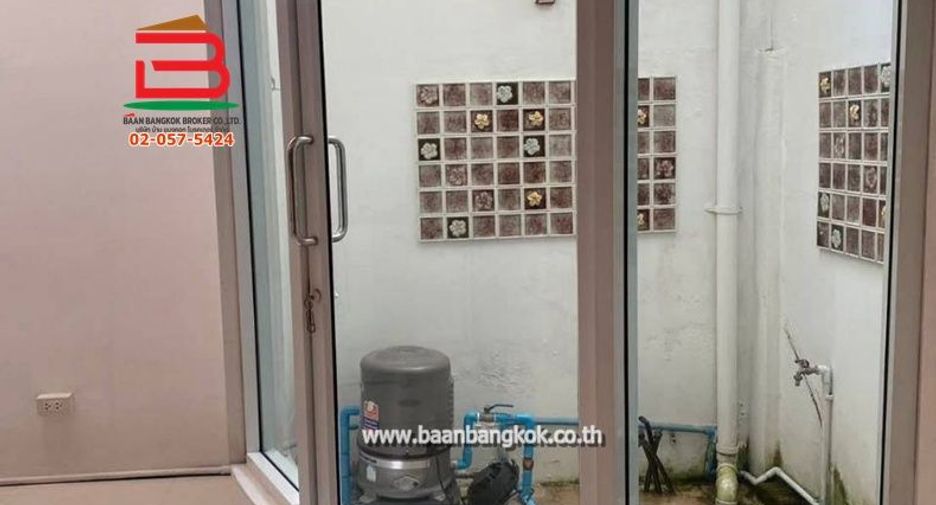 For sale 2 bedrooms townhouse in Wang Thonglang, Bangkok