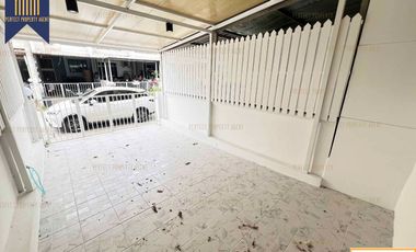 À vendre 2 chambres maison de ville à Bang Bo, Samut Prakan