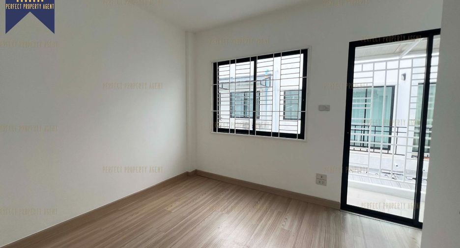 À vendre 2 chambres maison de ville à Bang Bo, Samut Prakan
