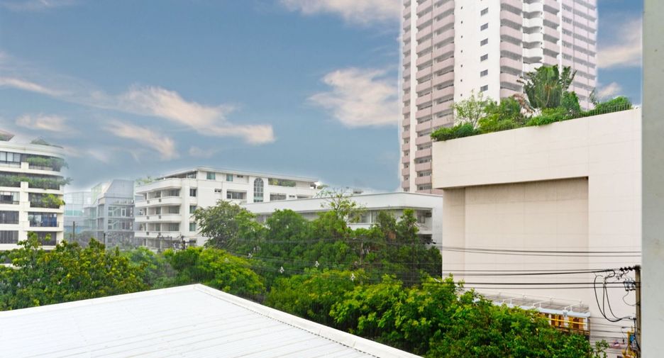 For rent 2 bedrooms condo in Watthana, Bangkok