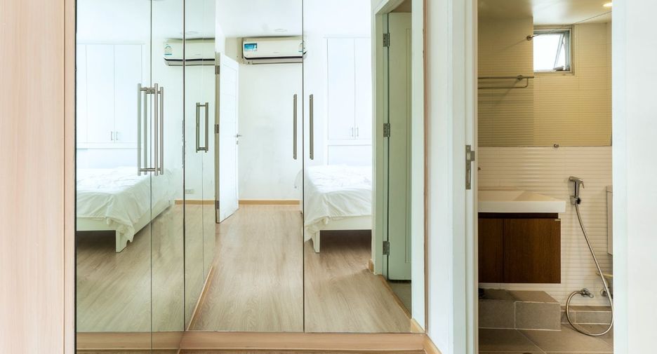 For rent 2 bedrooms condo in Watthana, Bangkok