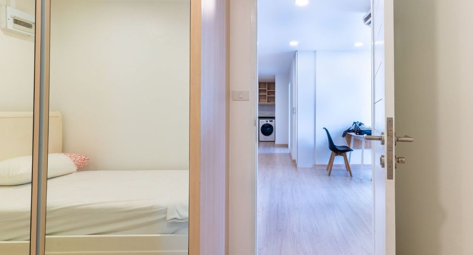 For rent 2 bedrooms condo in Watthana, Bangkok