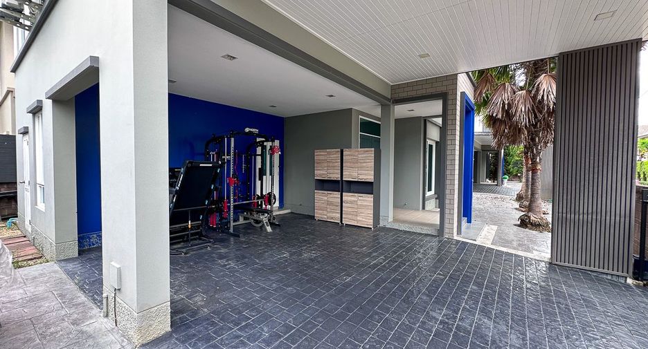 For rent and for sale 7 bedrooms house in Mueang Chiang Mai, Chiang Mai