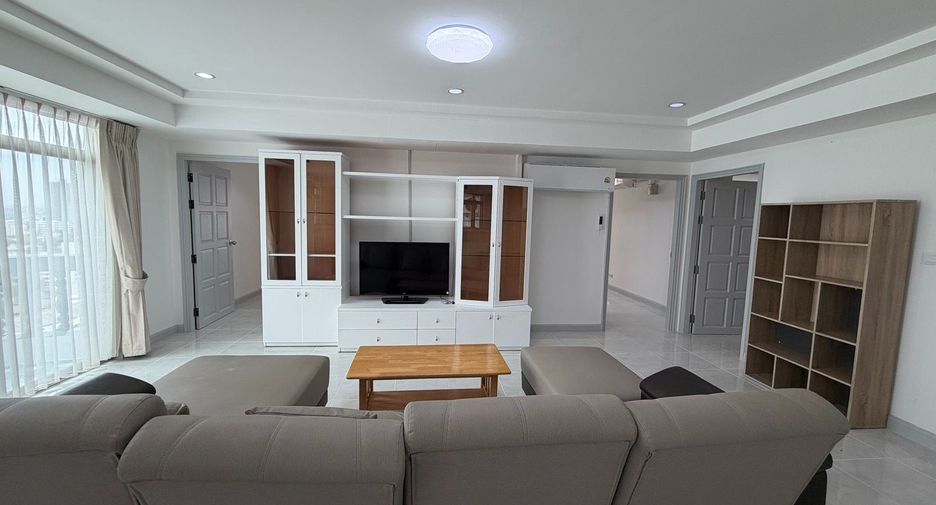 For rent 3 bedrooms condo in Watthana, Bangkok