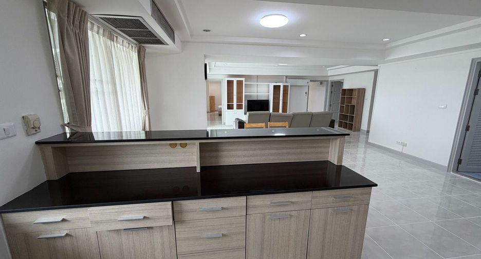 For rent 3 bedrooms condo in Watthana, Bangkok