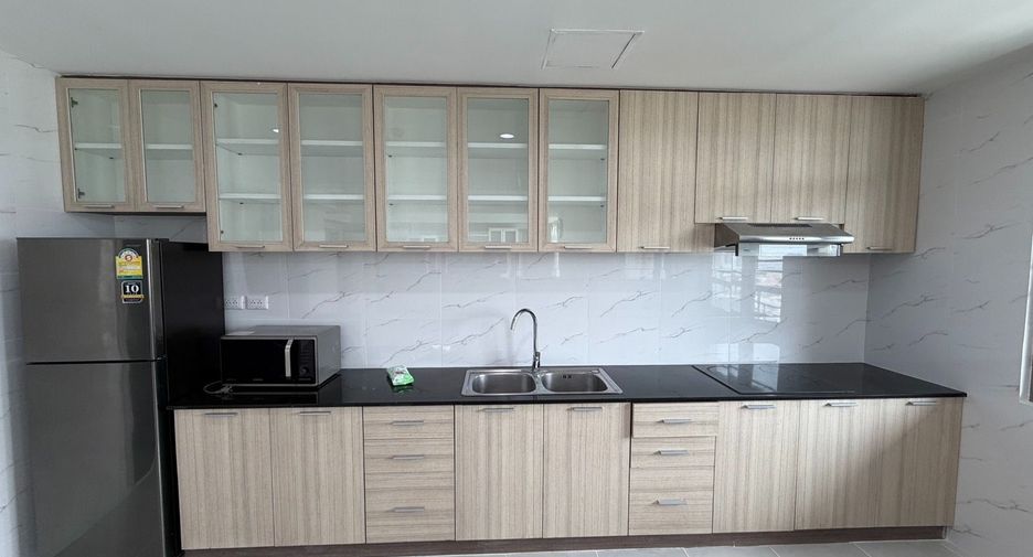 For rent 3 bedrooms condo in Watthana, Bangkok