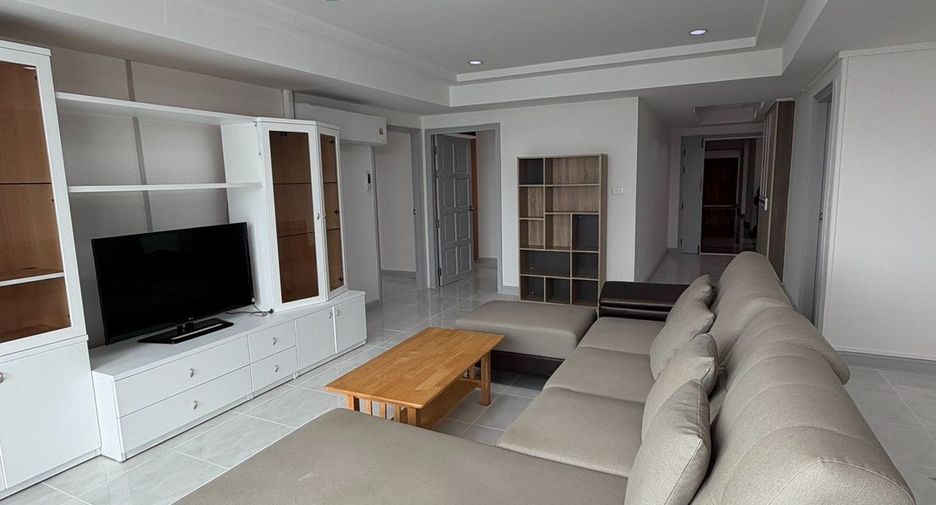 For rent 3 bedrooms condo in Watthana, Bangkok