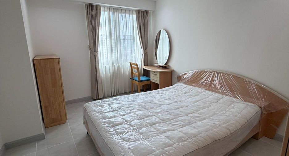 For rent 3 bedrooms condo in Watthana, Bangkok
