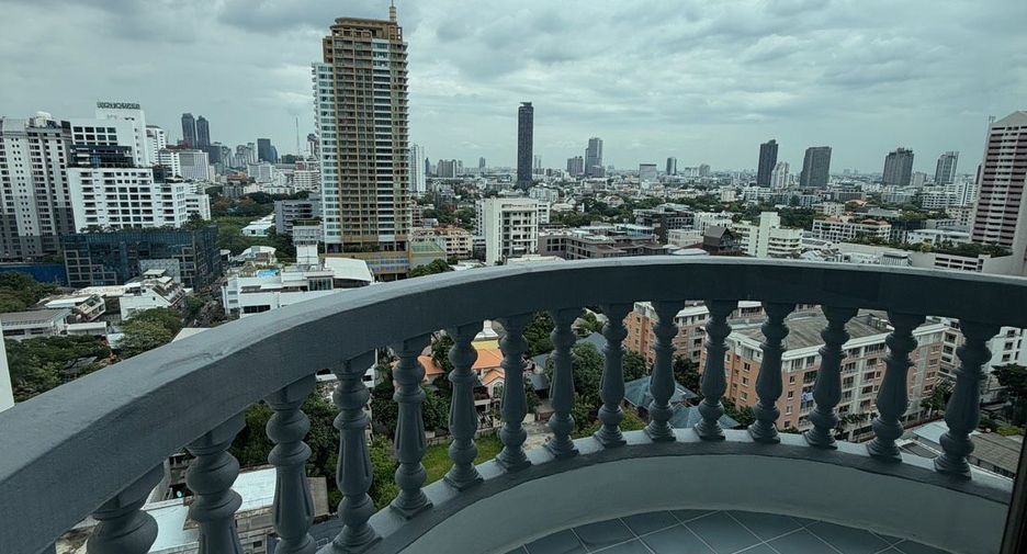 For rent 3 bedrooms condo in Watthana, Bangkok