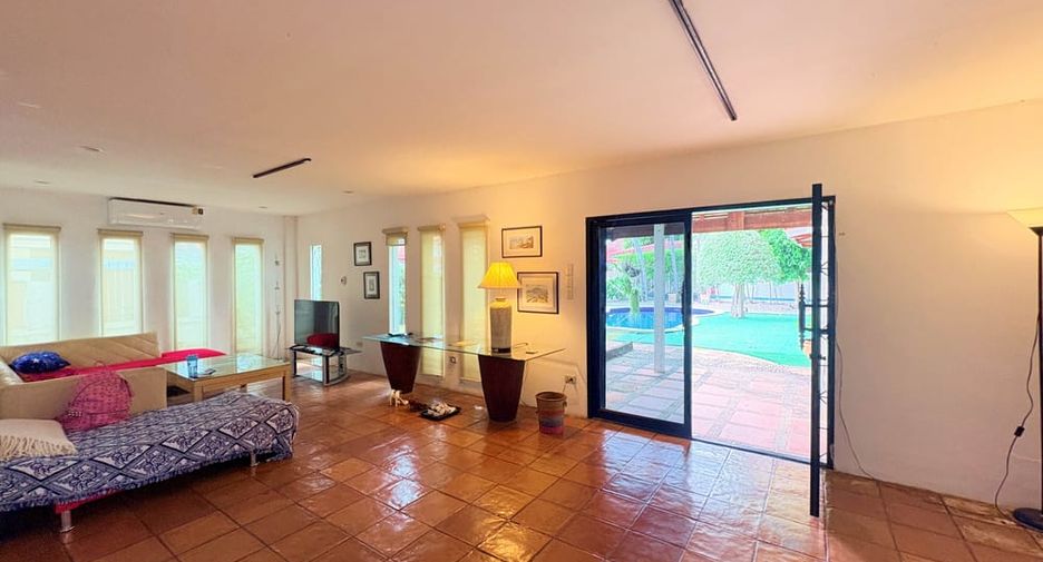 Villa en alquiler de 3 habitaciones en Bang Lamung, Chonburi