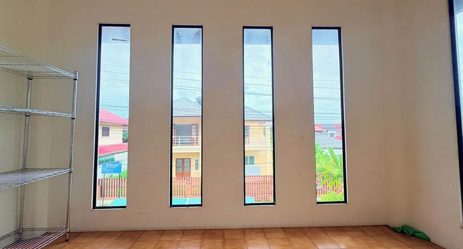 Villa en alquiler de 3 habitaciones en Bang Lamung, Chonburi