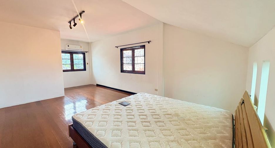 Villa en alquiler de 3 habitaciones en Bang Lamung, Chonburi