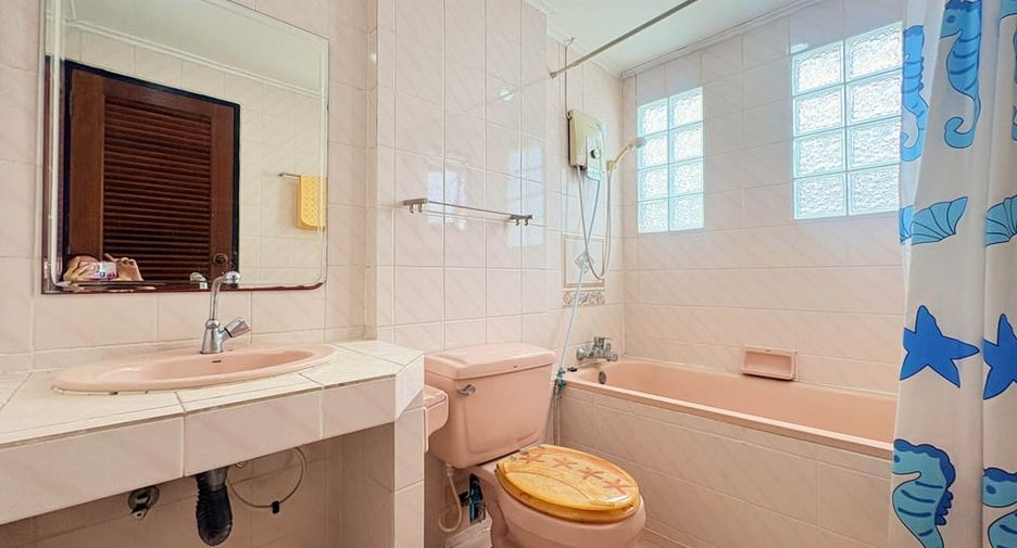 Villa en alquiler de 3 habitaciones en Bang Lamung, Chonburi