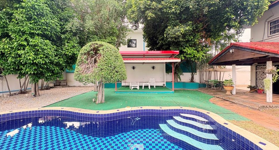 Villa en alquiler de 3 habitaciones en Bang Lamung, Chonburi