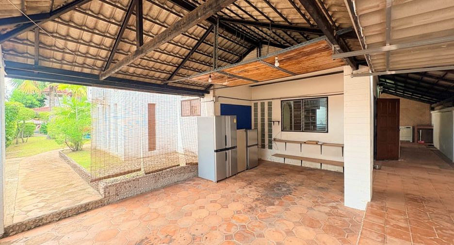 Villa en alquiler de 3 habitaciones en Bang Lamung, Chonburi
