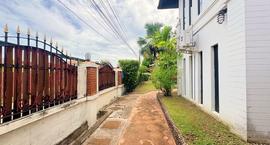 Villa en alquiler de 3 habitaciones en Bang Lamung, Chonburi