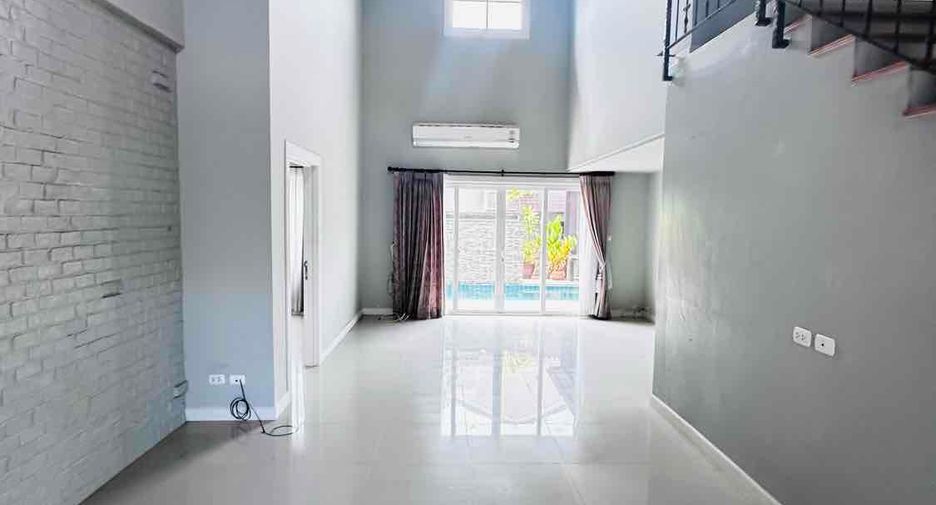 For sale 3 ベッドルーム villa in Bang Lamung, Chonburi
