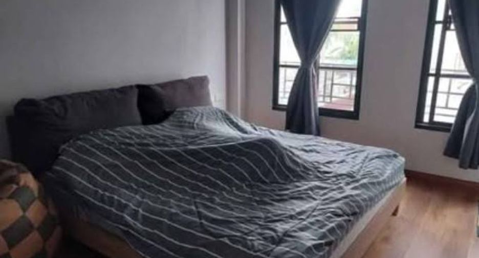 For rent 3 bedrooms townhouse in Lat Phrao, Bangkok
