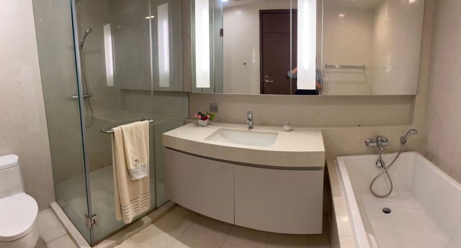 À louer 2 chambres condo à Watthana, Bangkok