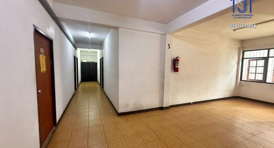 For sale 22 bedrooms apartment in Huai Khwang, Bangkok