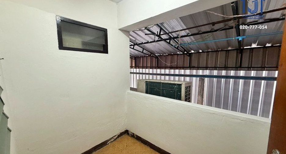For sale 22 bedrooms apartment in Huai Khwang, Bangkok