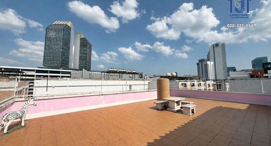 For sale 22 bedrooms apartment in Huai Khwang, Bangkok
