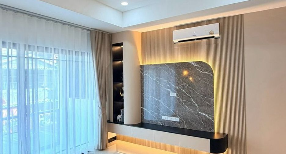 For sale 3 bedrooms townhouse in Bang Lamung, Chonburi