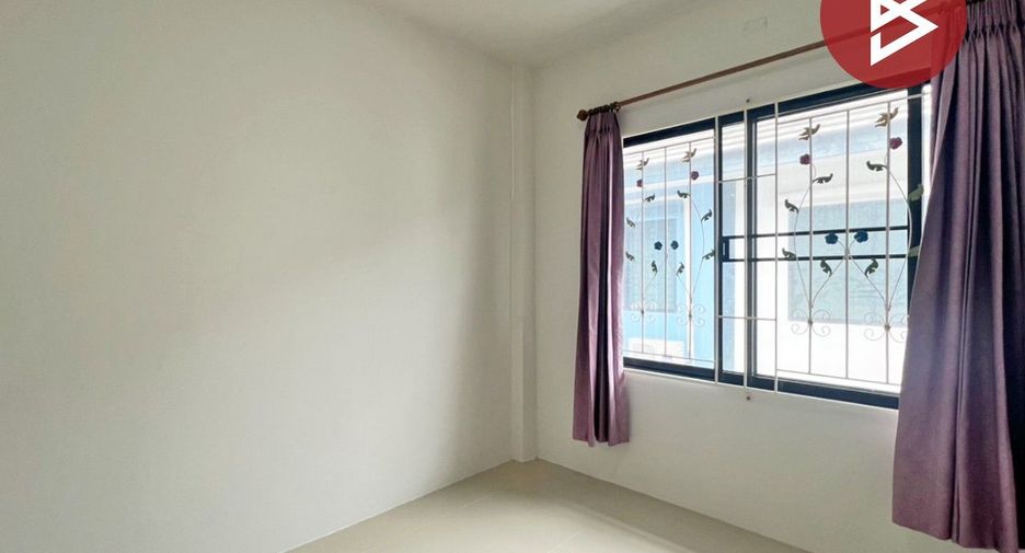 Casa adosada en venta de 3 habitaciones en Phan Thong, Chonburi