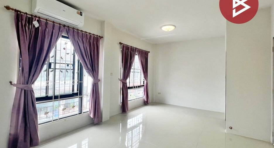Casa adosada en venta de 3 habitaciones en Phan Thong, Chonburi
