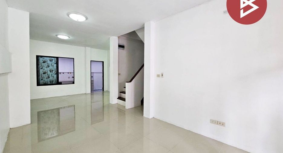 Casa adosada en venta de 3 habitaciones en Phan Thong, Chonburi