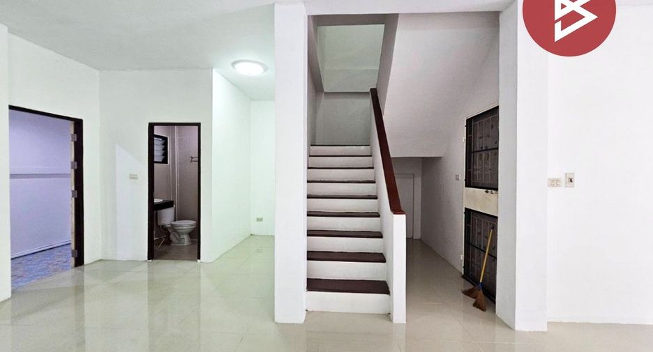 Casa adosada en venta de 3 habitaciones en Phan Thong, Chonburi