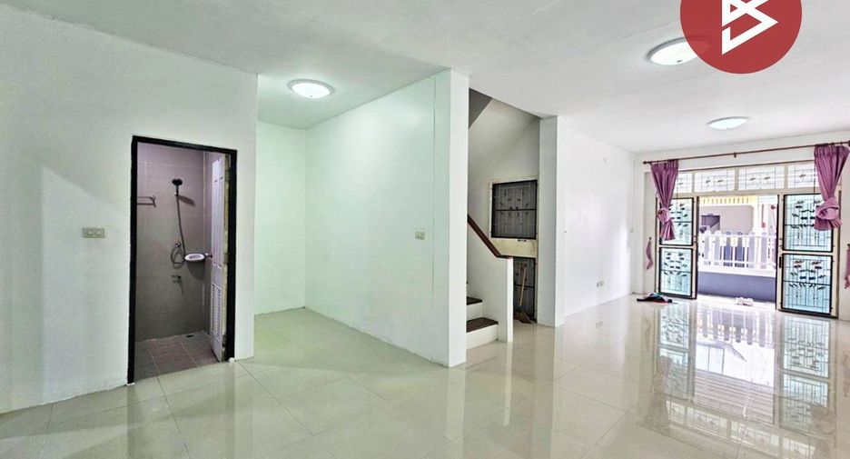 Casa adosada en venta de 3 habitaciones en Phan Thong, Chonburi
