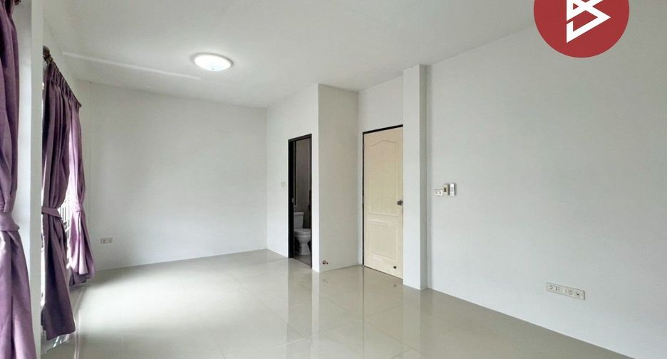 Casa adosada en venta de 3 habitaciones en Phan Thong, Chonburi