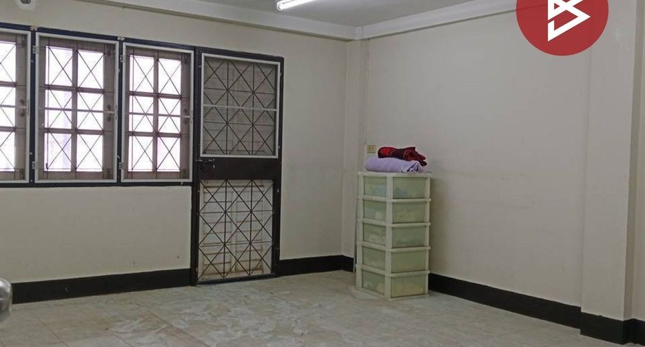 Local comercial en venta de 4 habitaciones en Mueang Nakhon Sawan, Nakhon Sawan