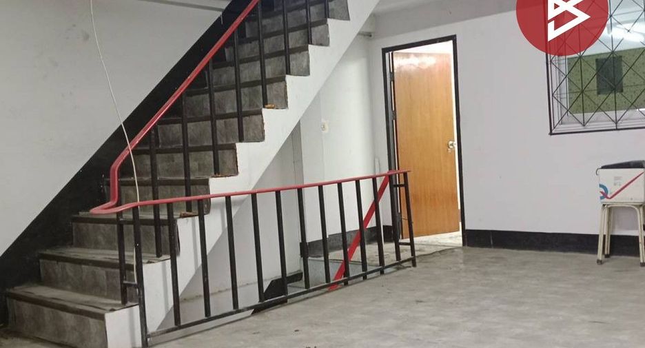 Local comercial en venta de 4 habitaciones en Mueang Nakhon Sawan, Nakhon Sawan