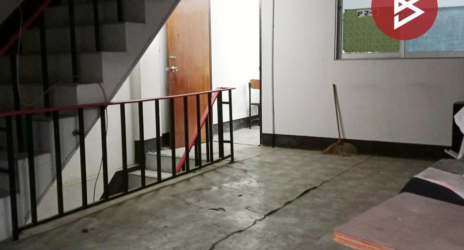 Local comercial en venta de 4 habitaciones en Mueang Nakhon Sawan, Nakhon Sawan