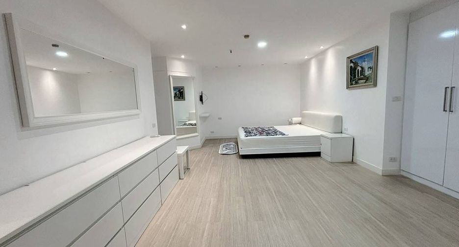 For rent 3 ベッドルーム condo in Watthana, Bangkok