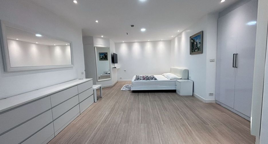 For rent 3 ベッドルーム condo in Watthana, Bangkok