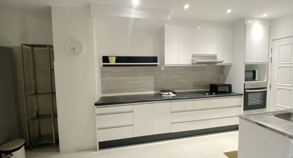 For rent 3 ベッドルーム condo in Watthana, Bangkok