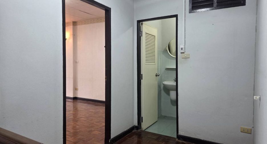 出售 2 卧室 联排别墅 在 Mueang Nonthaburi, Nonthaburi